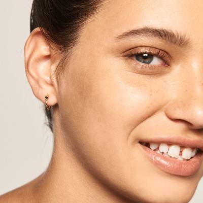 Boucles d'oreilles black kita dorées AR01-092-U, Diamètre 7 mm - Pdpaola