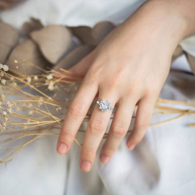 Bague, Or Blanc 375, Topaze & Oxydes - Aurora