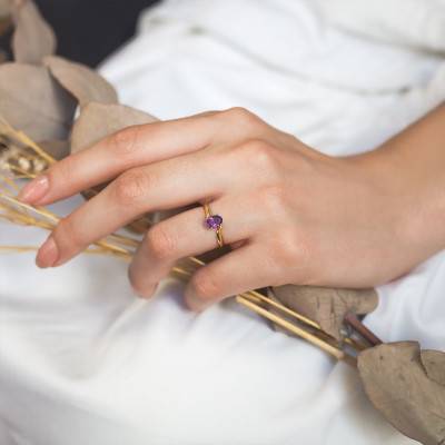375/1000 Yellow Gold Oval Amethyst 1,06 ct Solitaire Ring - Aurora