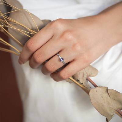 Bague en Or Blanc 750 & Diamants et Tanzanite - Aurora