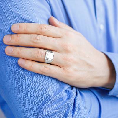 375 White Gold Diamond-Cut Brushed Face Signet Ring, 13 x 13 mm - Imperium