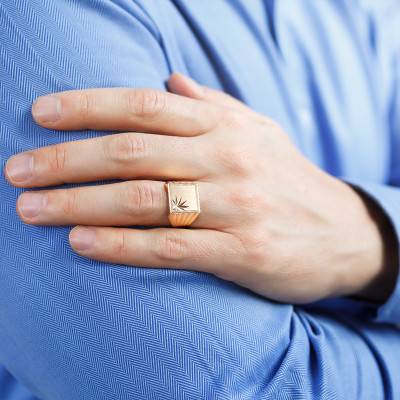 750 Yellow Gold Square Faceted Signet Ring, 14 x 14 mm - Imperium