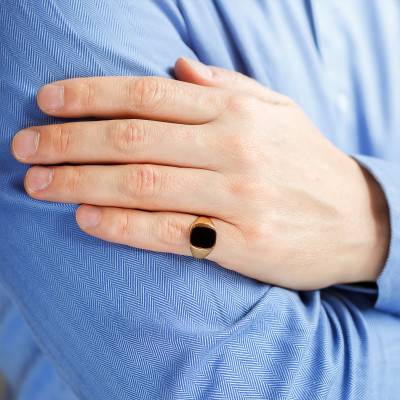 375 Yellow Gold & Onyx Rectangular Signet Ring, Size 10 x 13 mm - Imperium