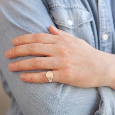 Yellow Gold-Plated Oval Signet Ring, 10 x 13 mm - Imperium