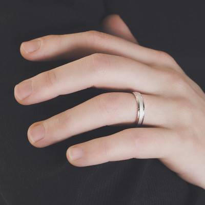 Alliance Demi-Bombée Standard Bilbao en Argent 925, Largeur 4 mm - Amore