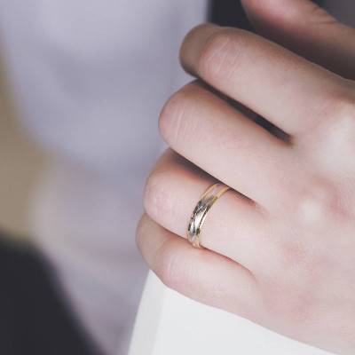 750 Two-Tone Gold Standard Half-Dome Wedding Ring Alcala, Width 4 mm - Amore