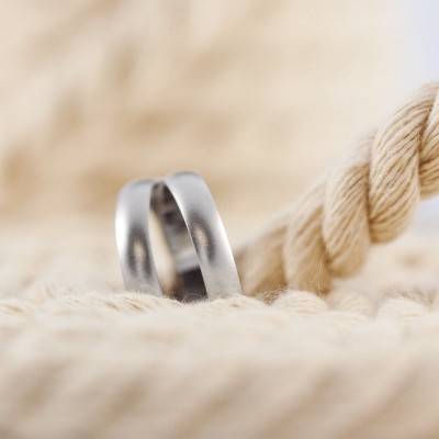 750/1000 White Gold Half-Domed Standard Wedding Ring Balioa - Amore