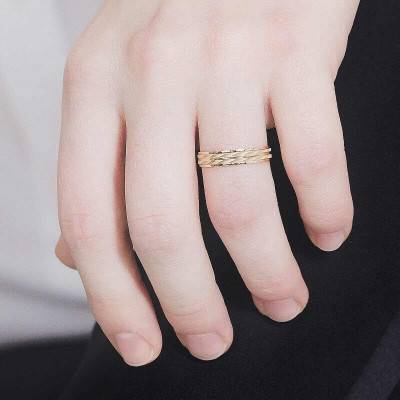 375/1000 Yellow Gold Standard Semi-Domed Valladolid Wedding Ring, Width 4 mm - Amore