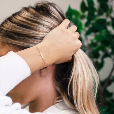 18K Yellow Gold Simple Cross Bracelet, 16 cm to 18 cm Length - Lucas Lucor