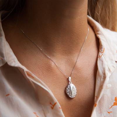 "925/1000 Rhodium-Plated Silver Floral Arabesque Photo Pendant" - Emanessence