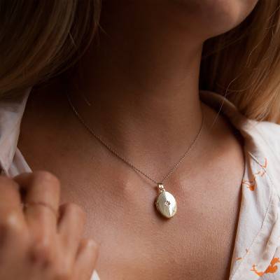 Polar Star Oval Photo Pendant in 375/1000 Yellow Gold & Cubic Zirconia - Emanessence