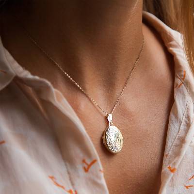 375/1000 Yellow Gold Oval Flower Photo Pendant - Emanessence
