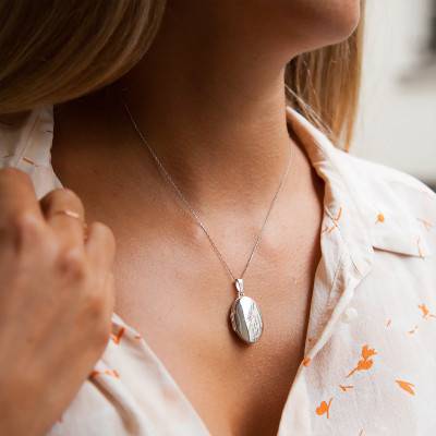North Star Photo Locket Pendant in Rhodium-Plated 925 Silver & Cubic Zirconia - Emanessence