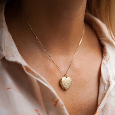 375 Yellow Gold Heart Photo Pendant with Dotted Details - Emanessence