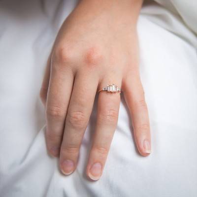 Baguette Morganite & Diamond Engagement Ring in 375 or 750 Rose Gold - Aurora