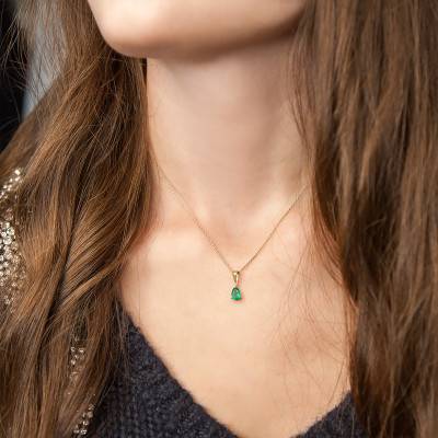 375 Yellow Gold & Emerald Pendant - Aurora