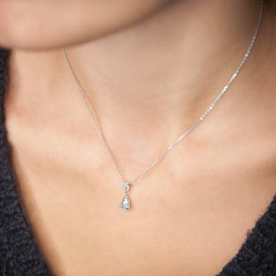 375 or 750 White Gold & Topaz Pendant - Aurora