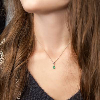 375/1000 White Gold & Emerald Necklace, 45 cm Length - Aurora