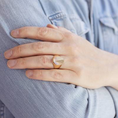 750 Yellow Gold Grande Lumière Signet Ring, 13 x 17 mm - Imperium