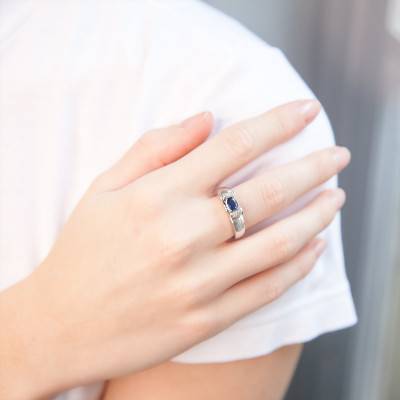 Bague Moderne Or Blanc 750, Saphir 0,52 ct, Diamants 0,05 ct - Orphée