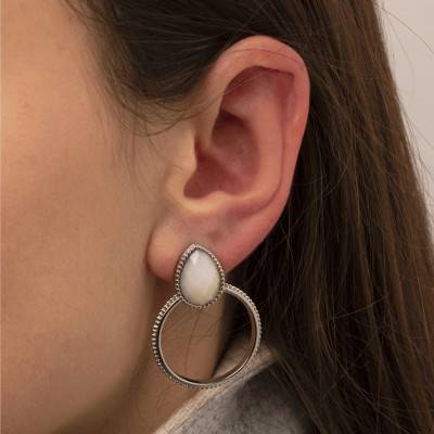 Boucles d'oreilles Halima argentées & nacre - Emma & Chloé