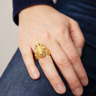375/1000 Yellow Gold Lion Crown Signet Ring & Rubies - Imperium