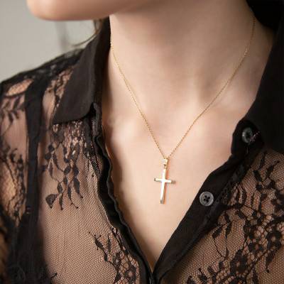 Hollow Flat-Tipped Cross Pendant in 750 Yellow Gold - Vandona