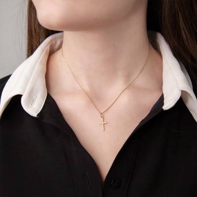 750/1000 Yellow Gold Cross Pendant with Ridged Ends - Vandona
