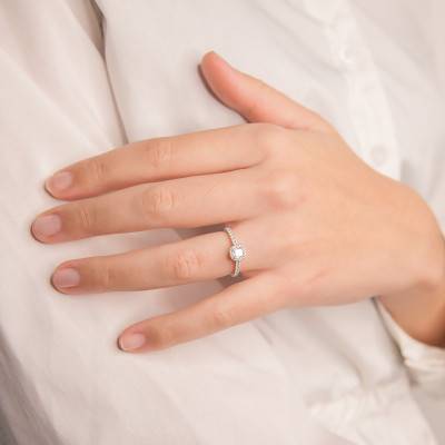 18K White Gold Cushion Cut Diamond Accompanied Solitaire Engagement Ring 0.80 ct - Alliantine