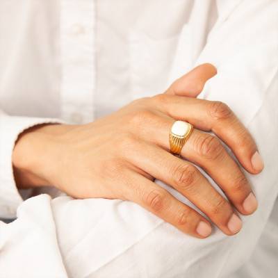 375/1000 Yellow Gold Square Signet Ring, 11 x 11 mm - Imperium