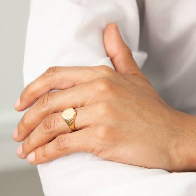 375/1000 Yellow Gold Oval Signet Ring, 10 x 12 mm - Imperium