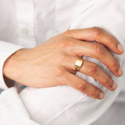 750/1000 Yellow Gold Rectangular Signet Ring, 7 x 9 mm - Imperium