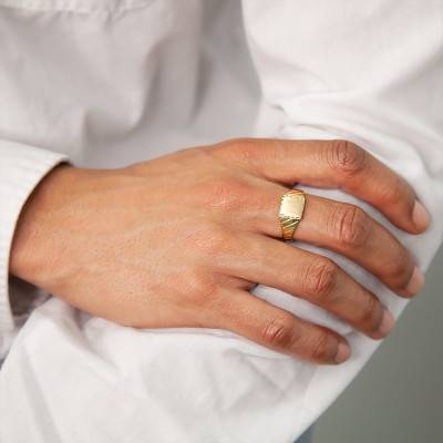 750 Yellow Gold Square Signet Ring 8 x 8 mm - Imperium