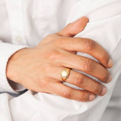 Rectangular 750/1000 Yellow Gold Signet Ring, 7 x 8 mm - Imperium