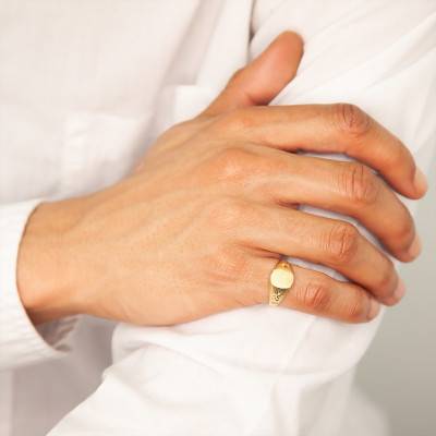 750/1000 Yellow Gold Oval Signet Ring, 7.50 x 9 mm - Imperium