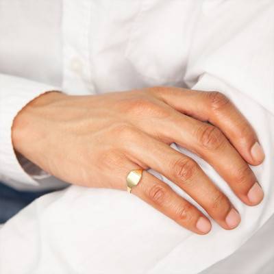 750/1000 Yellow Gold Rectangular Signet Ring, Size 6.50 x 8 mm - Imperium