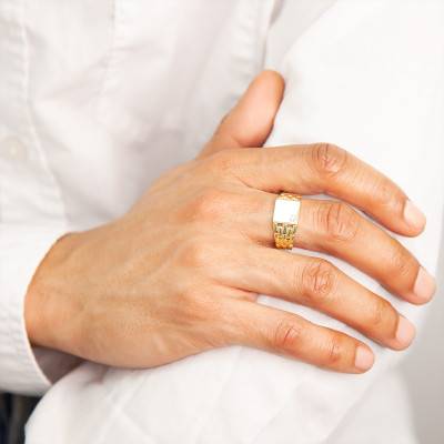 750 Yellow Gold Studded Square Signet Ring, 10 x 10 mm - Imperium