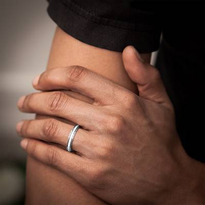 Avon River Standard Ribbon 750/1000 White Gold Wedding Ring, Width 3.5 mm to 4.5 mm - Fair'Belle