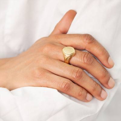 750/1000 Yellow Gold Oval Signet Ring, 11 x 14.50 mm - Imperium