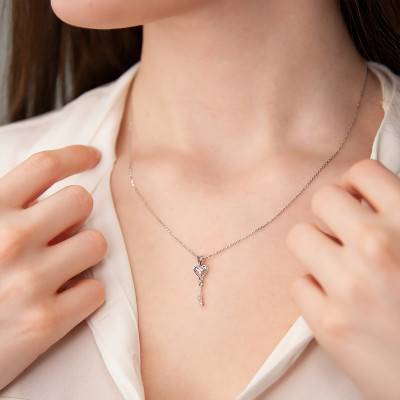 375 White Gold Key Pendant & 3 Diamonds - Juweel