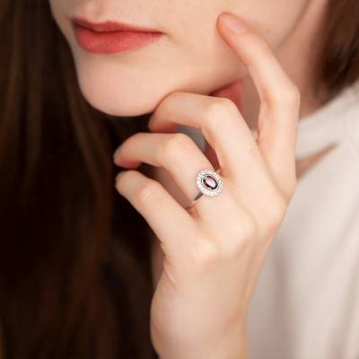 Bague de fiançailles Fleur & Rubis, Or Blanc 750 - Juweel