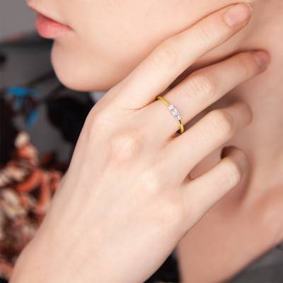 375 Yellow Gold Shoulder-Set Diamond Engagement Ring 0.25 ct - Alliantine