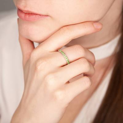 375/1000 White Gold & Peridot Linea Ring - Aurora