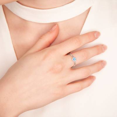 Topaz Solitaire in 375/1000 White Gold - Aurora