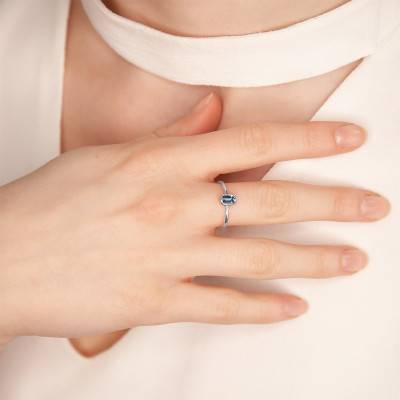 375/1000 White Gold Baguette-Cut London Blue Topaz Solitaire Ring - Aurora