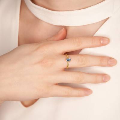 375/1000 Yellow Gold Baguette-Cut London Blue Topaz Solitaire Ring - Aurora