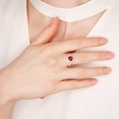 750/1000 Yellow Gold Garnet 1.55 ct & Diamond Solitaire Ring - Aurora