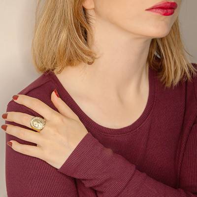 375/1000 Yellow Gold Greek Cameo Signet Ring - Emanessence