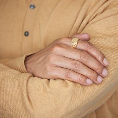 Yellow Gold Star Motif Signet Ring - Imperium