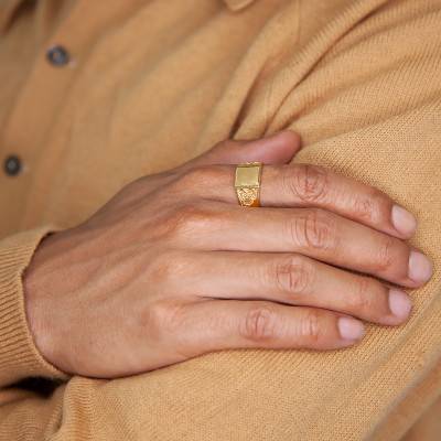 750/1000 Yellow Gold Wave-Pattern Signet Ring - Imperium